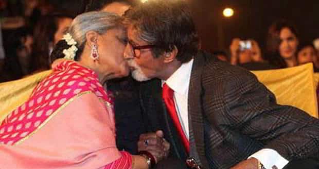 Amitabh Bachchan and Jaya Bachchan kissing