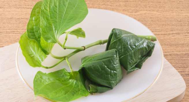 betel leaf and ajwain to get rid of stomach ache