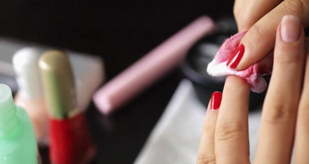 remove-colour from nail paint