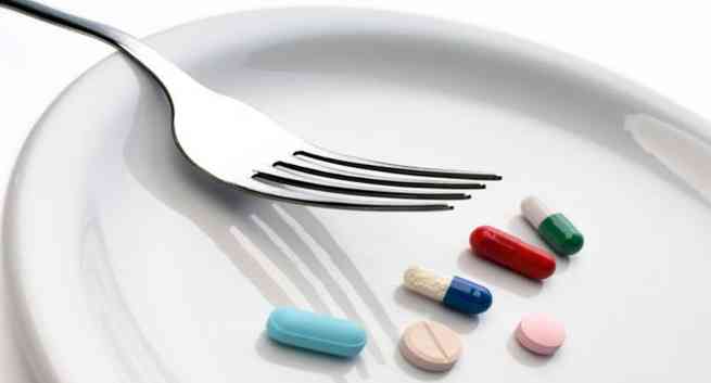 Medications: In some cases, even amlodipine, a high blood pressure medication is known to cause water retention. Moreover, non-steroidal anti-inflammatory drugs (NSAIDs), corticosteroids and birth control pills can lead fluid retention. Hence, always consult a doctor before popping a pill.