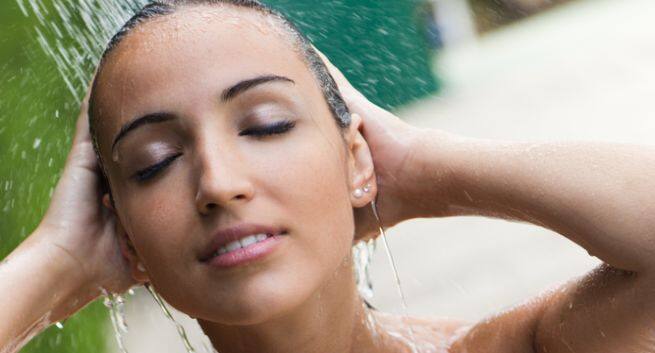 wet-your-hair-before-swimming