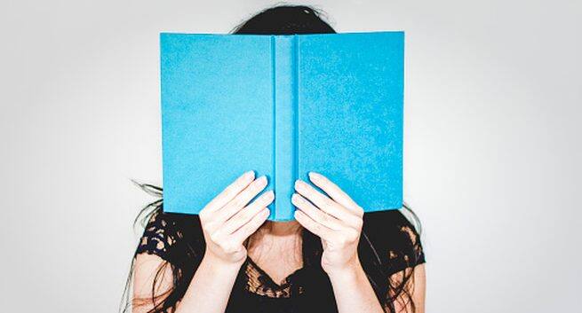 Holding-book-too-close-or-too-far Hindi