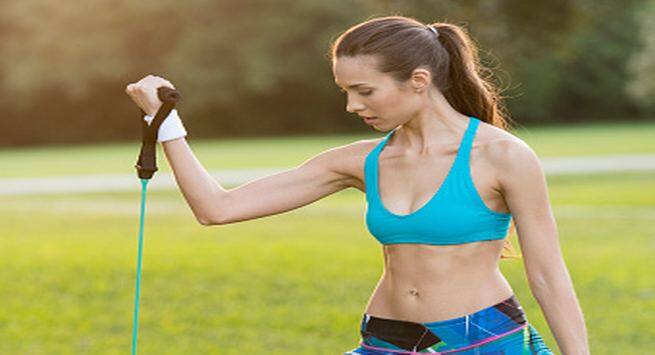 Resistance-band-bicep-curls Hindi