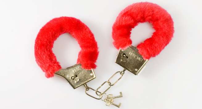 handcuffs hindi