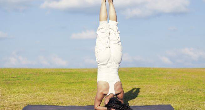 Fitness-Yoga-Sirsasana-yoga poses that will help you cool off during summer