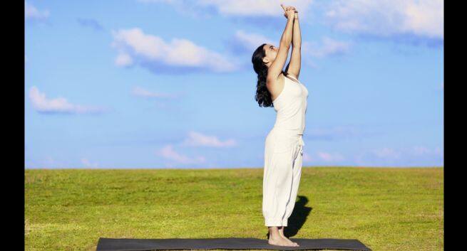 Fitness-Yoga-Tadasana-yoga poses that will help you cool off during summer