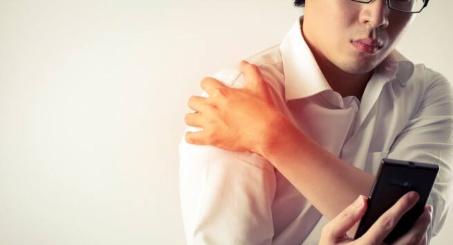 Shoulder-pain Smartphone addiction can lead to pains