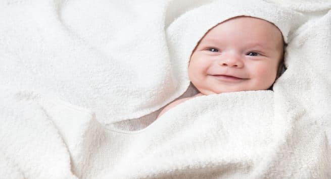 wet-towel Ways to stay cool this summer