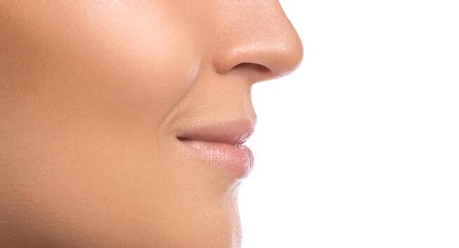 Colourless lips