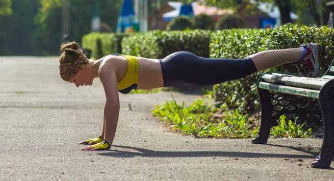 Elevated-leg-push-ups workout that will help you sculpt a sexy back in 15 days in hindi