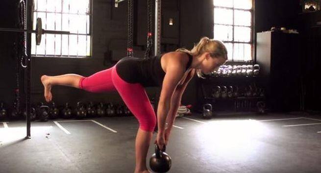 Kettlebell-deadlift