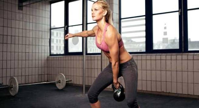 Kettlebell-swing- kettlebell exercise help you to burn 400 calories in 20 minutes
