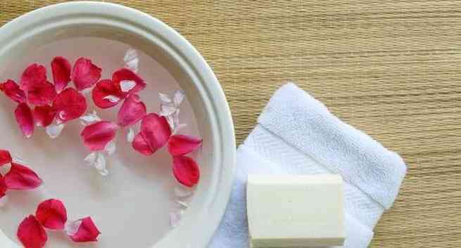 cold rose water-Shahnaz hussain summer beauty tips for working women