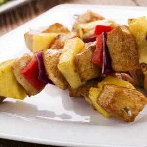 Healthy recipe: Chicken pineapple and olive spears Healthy recipe: Chicken pineapple and olive spears