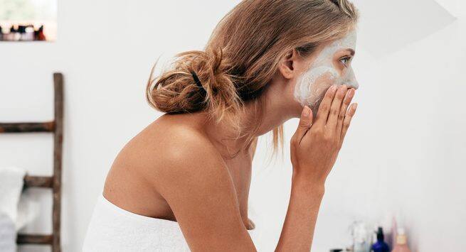 Cleansing-skin-too-vigorously