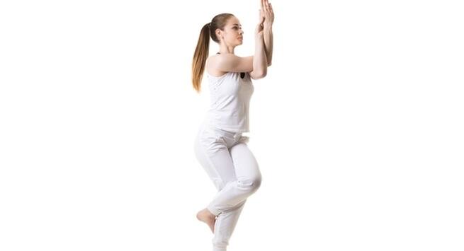 Garudasana in hindi
