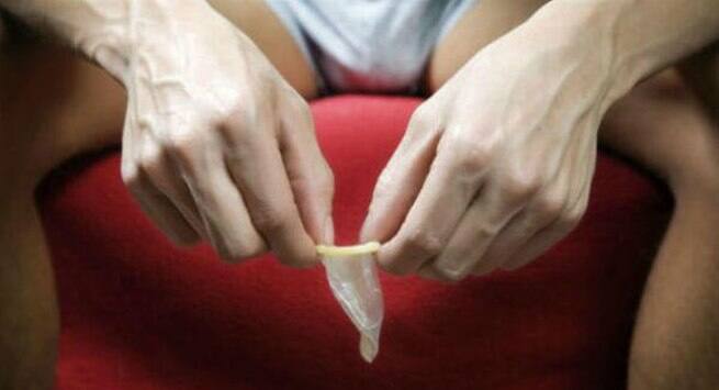 Condoms-do-not-eliminate-the-risk-of-spreading-genital herpes