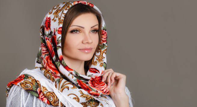 ways to use stole or scarf to fight winter chills04