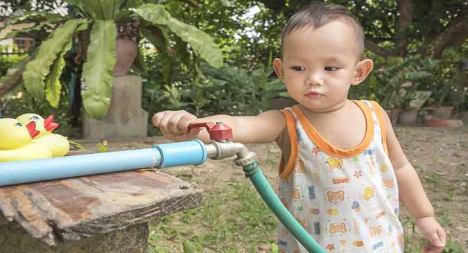 World Water Day 2018: Parents, here are easy and creative ways to teach your kids to save water World Water Day 2018: Parents, here are easy and creative ways to teach your kids to save water