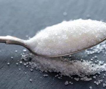 बुजुर्ग खाएंगे 1 चम्मच चीनी, तो होगा ये कमाल ! जानें चीनी के अन्य फायदे