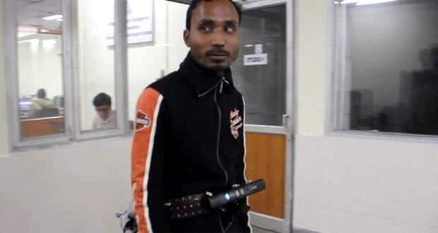 wasim-trying-out-a-viSparsh-belt