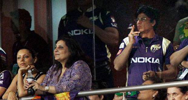 SRK smoking during an IPL match