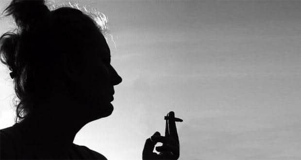 Women-smoking