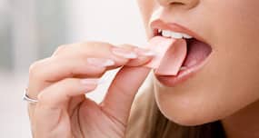 Weight Loss Tip #136 – Chew sugarless gum to beat food cravings