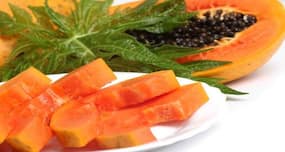 Papaya leaf juice can cure dengue says Indian Doctor