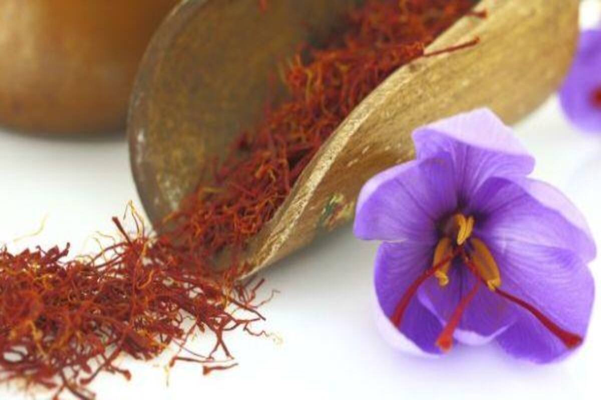 5 ways saffron or kesar can give you skin like a queen's