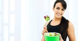 महिलाओं की सेहत के लिए फायदेमंद होती हैं खाने पीने की ये 3 चीज़ें