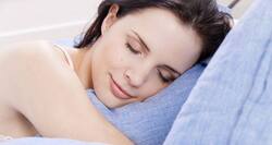 Pink walls and white bed sheets – secrets to better sleep