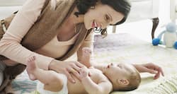 How to give your baby a soothing bath