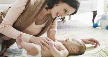 How to give your baby a soothing bath