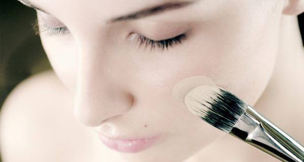 How to select the right shade of foundationव