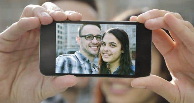 How to take selfie