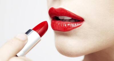 Make-up Tip #1 -- Apply translucent powder for your lipstick to last longer