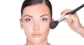 Trendy eye make-up colours for this season