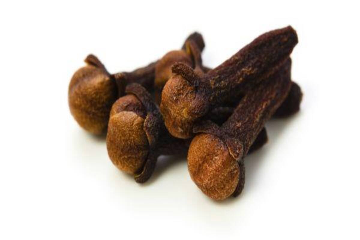Have Cloves Dipped In Honey To Relieve A Sore Throat Thehealthsite Com On low, heat for 10. honey to relieve a sore throat