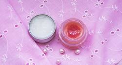 4 easy ways to make natural lip balm at home