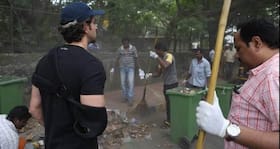 Watch Hrithik Roshan clean his residential area for Swachh Bharat Abhiyan