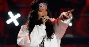 How to look stylish like Rihanna in a sweatshirt How to look stylish like Rihanna in a sweatshirt