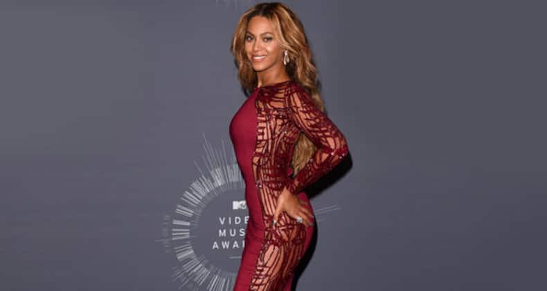 10 Hollywood and Bollywood women with the fittest butt