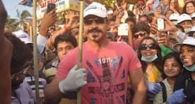 Vivek Oberoi cleans Juhu Beach for 'Swachh Bharat Abhiyan', gets praised by Modi