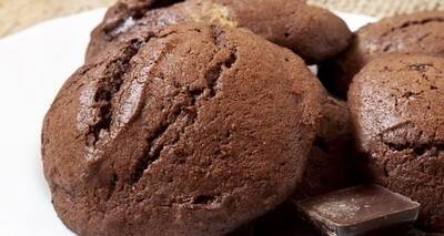 Binge on this healthy oatmeal bran cake without much worry of weight gain