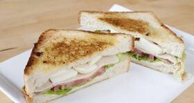 Grilled spinach sandwich – healthy breakfast option