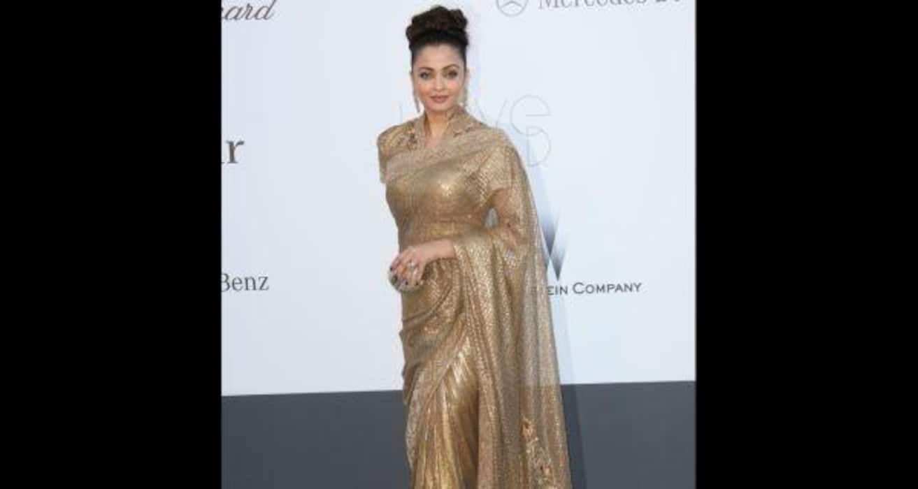 Priyanka Chopra, Kareena Kapoor, Sonam Kapoor -- Which Bollywood actress pulls off the saree better?