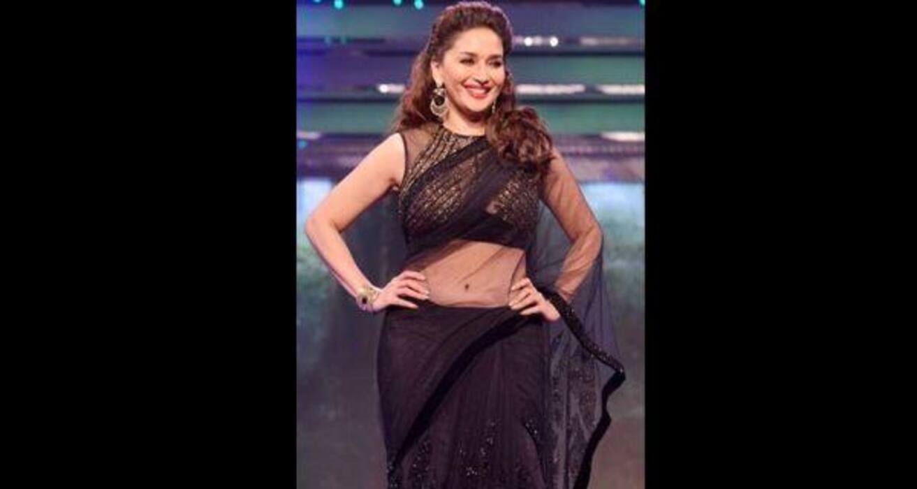 Priyanka Chopra, Kareena Kapoor, Sonam Kapoor -- Which Bollywood actress pulls off the saree better?