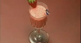 Healthy mocktail recipe: Strawberry colada
