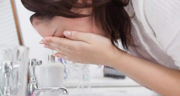 Reorganise davranış sürdürmek  Why you shouldn't wash your face with hot water | TheHealthSite.com